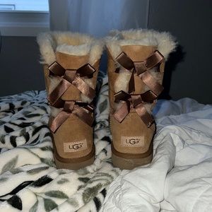 Ugg boots (bows)